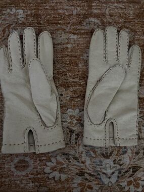 Vintage Cream Leather Gloves